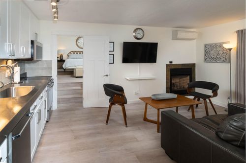 168169-1565 Nw Wall St, Bend, OR, 97703-1969 | Card Image