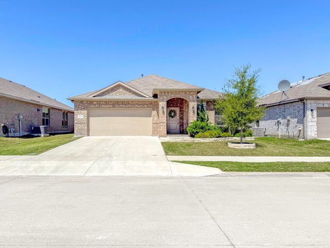 1005 Napier Way, House other with 3 bedrooms, 2 bathrooms and null parking in Justin TX | Image 4