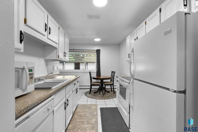 APT-102 - 3552 S Gateway Blvd, Condo with 2 bedrooms, 1 bathrooms and null parking in Sioux Falls SD | Image 4