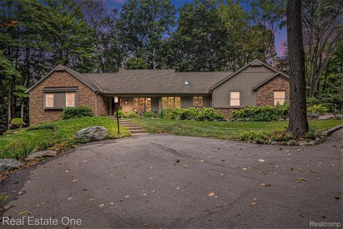 3125 N Tipsico Lake Rd, Hartland, MI, 48353-2321 | Card Image