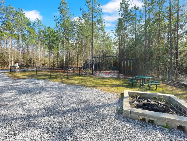 Fire pit, Playground and Dog run | Image 23