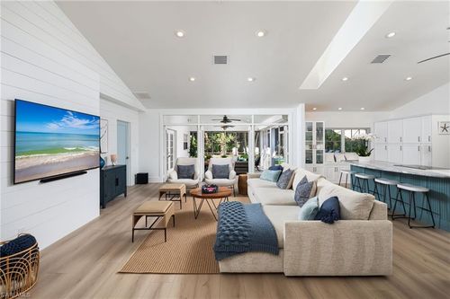 339 4th Ave, Naples, FL, 34102-8423 | Card Image