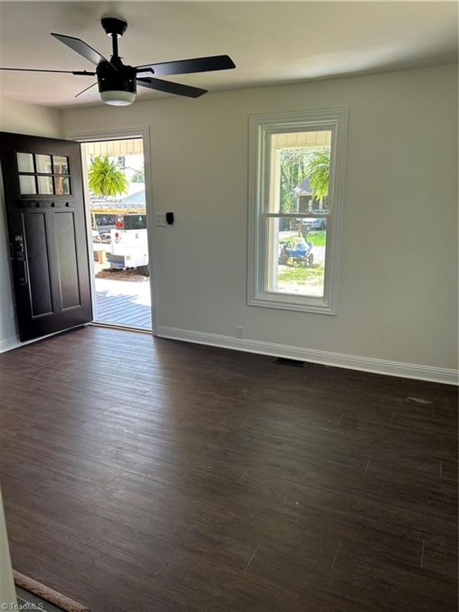 living room | Image 10