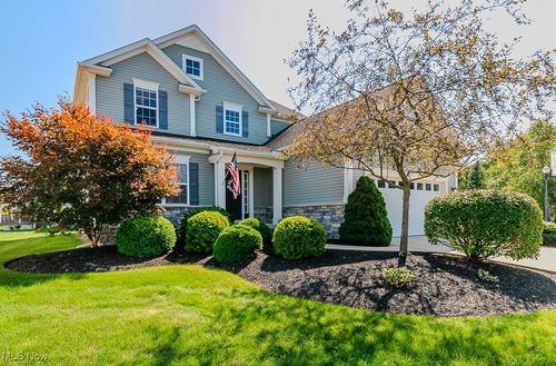 8254 Beaumont Dr, Mentor, OH, 44060-5982 | Card Image