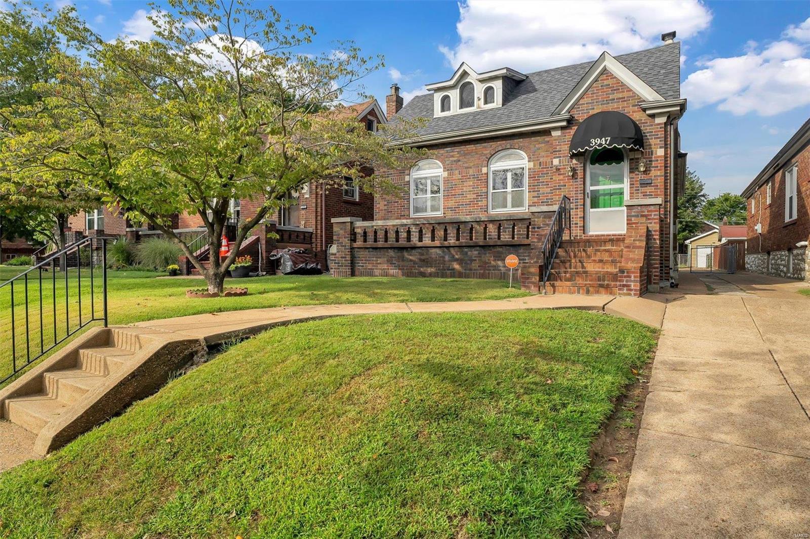Dover Pl, Saint Louis, MO 63116