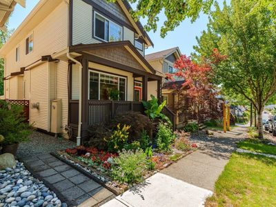 24326 101a Ave, House other with 4 bedrooms, 3 bathrooms and 2 parking in Maple Ridge BC | Image 2