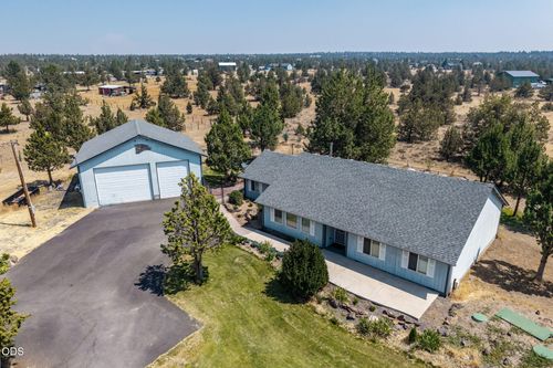 7502 Se Bluebird Dr, Prineville, OR, 97754-9443 | Card Image