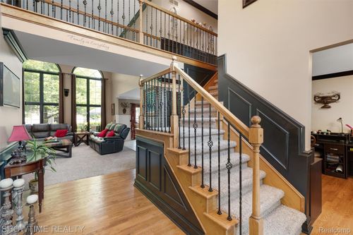 18563 Cracklewood Dr, Macomb, MI, 48042-6116 | Card Image