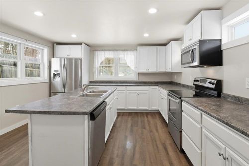 2 Farwell St, Barre, VT, 05641-2811 | Card Image