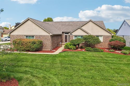 1781 Shore Dr, Rochester Hills, MI, 48307-4345 | Card Image