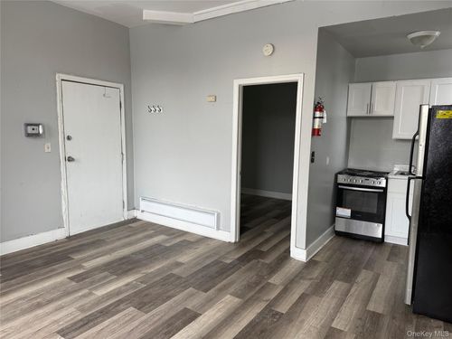 apt-5-48 Cannon St, Poughkeepsie, NY, 12601-3226 | Card Image