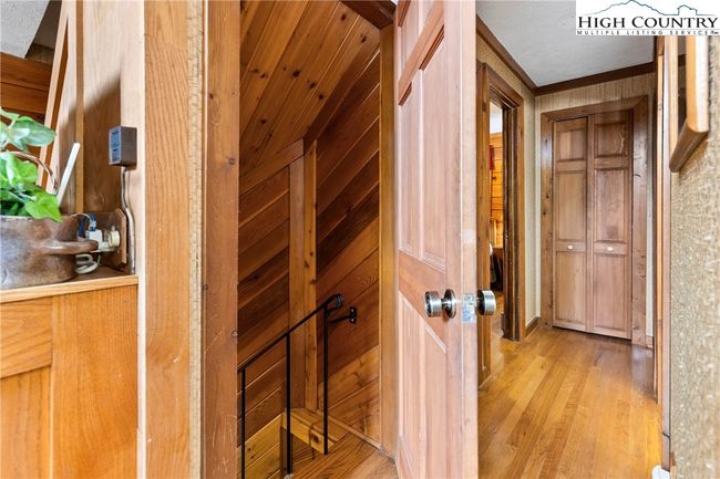 Entry to Basement Level | Image 27