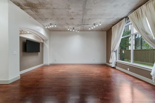 APT-104 - 1901 Post Oak Blvd, Condo with 1 bedrooms, 1 bathrooms and 1 parking in Houston TX | Image 5