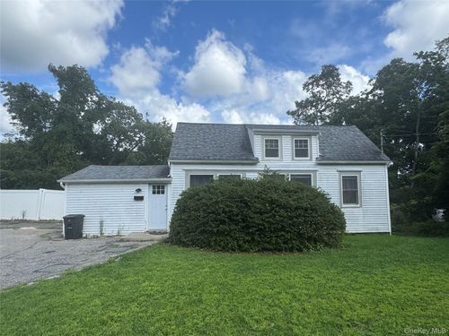 425 Landing Ave, Smithtown, NY, 11787-1101 | Card Image