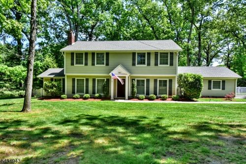 523 Ewing Ave, Franklin Lakes, NJ, 07417-2402 | Card Image