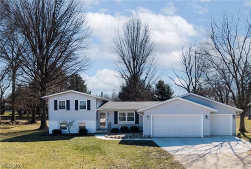 492 Evergreen Dr, Tallmadge, OH, 44278-1300 | Card Image