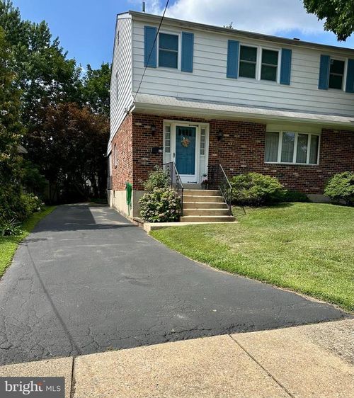 32 E Benedict Ave, HAVERTOWN, PA, 19083-2402 | Card Image