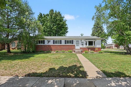 810 Indiana Ave, Marysville, MI, 48040-1524 | Card Image