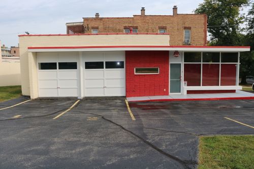 129 South St, Woodstock, IL, 60098-3926 | Card Image