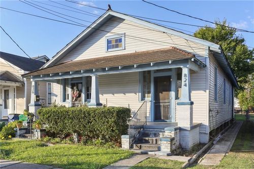 824 Weyer St, Gretna, LA, 70053-6152 | Card Image