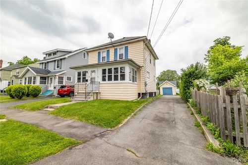 241 Medford Rd, Syracuse, NY, 13208-1938 | Card Image