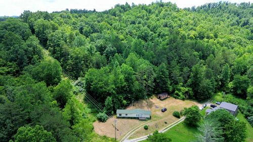 198 Valley Ln, Manchester, KY, 40962-4800 | Card Image