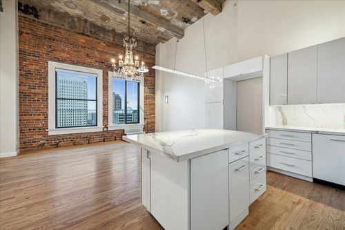 unit-9i-915 Franklin St, Houston, TX, 77002-1733 | Card Image