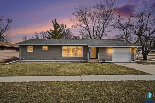 504 N Chicago Ave, Madison, SD, 57042-2027 | Card Image
