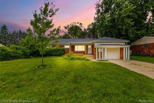 4901 Robert Street, Shelby Charter Township, MI, 48316 | Card Image