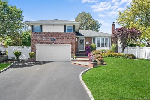 1144 Greenway Ct, Seaford, NY, 11783-1531 | Card Image