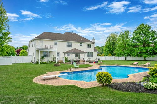 4 Monticello Dr, Shoreham, NY, 11786-2047 | Card Image