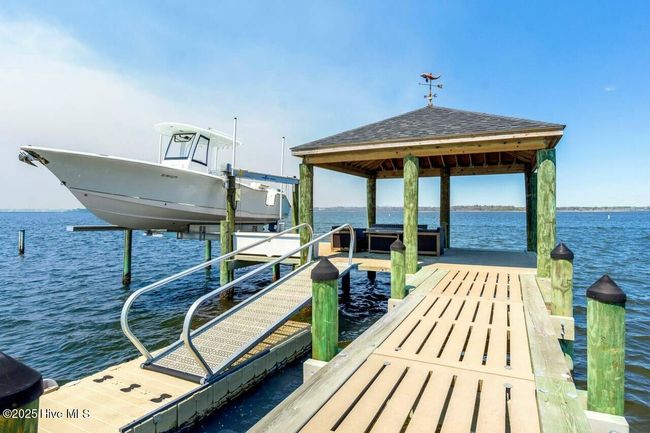 Gazebo / Boat Lift | Image 11