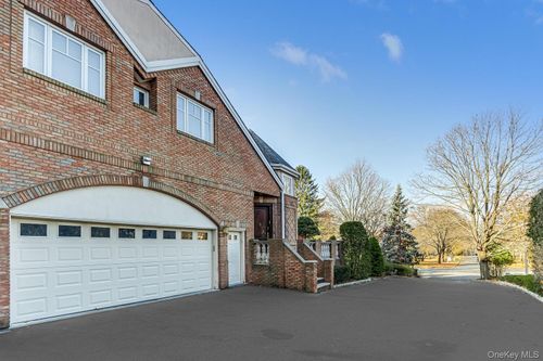 11 Jay Ct, Monsey, NY, 10952-1627 | Card Image