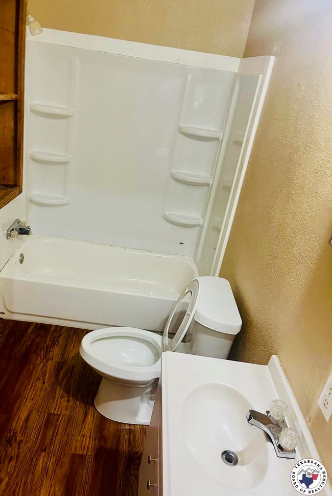 302 W Runnels St, House other with 3 bedrooms, 2 bathrooms and null parking in New Boston TX | Image 6