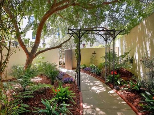 unit-b-220 Santa Barbara St, SANTA BARBARA, CA, 93101-1866 | Card Image