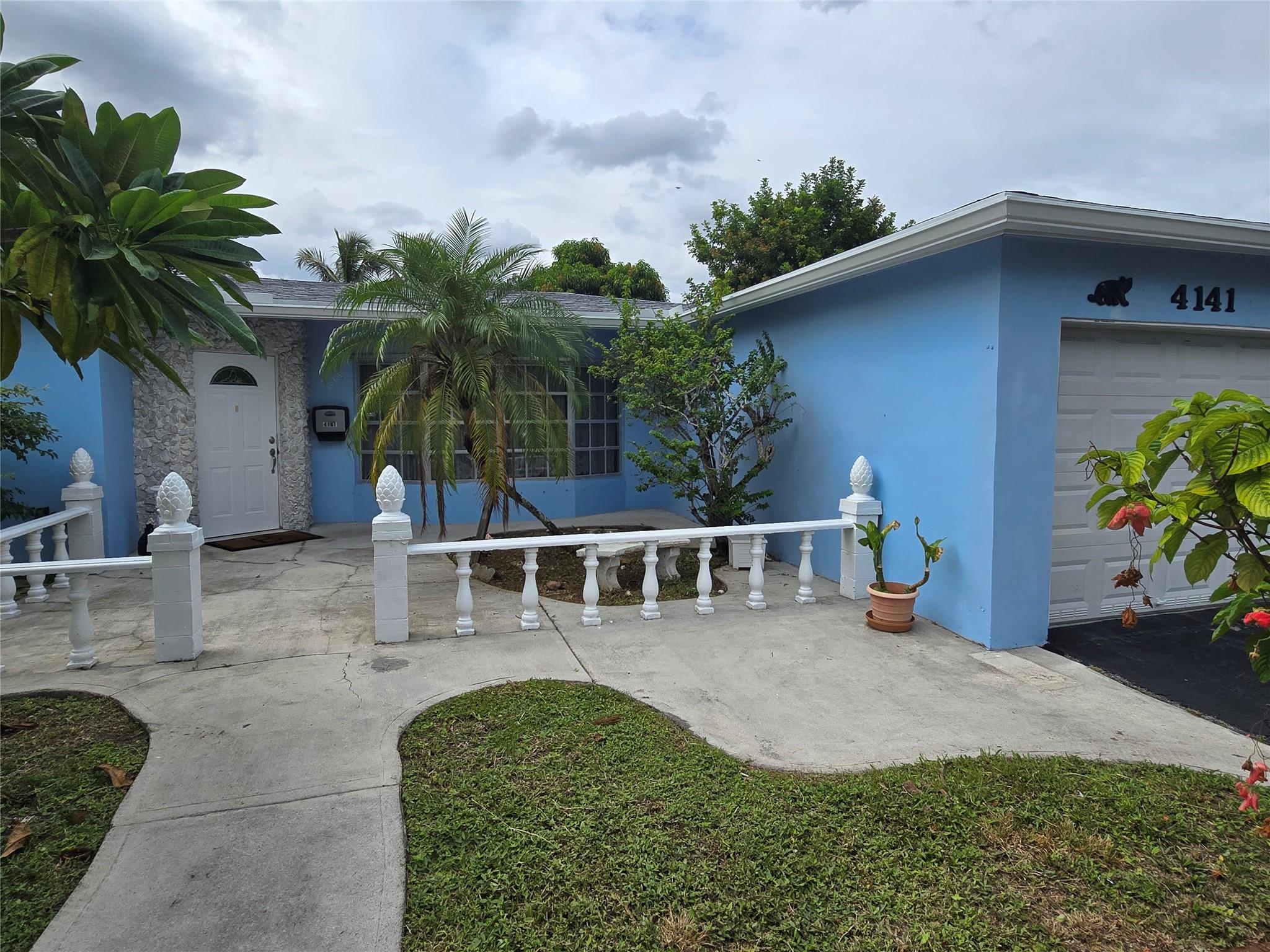 48th Ave, Lauderdale Lakes, FL 33319