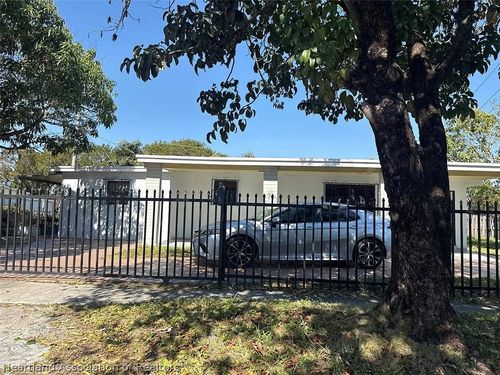 6450 W 2nd Avenue, Hialeah, FL, 33012 | Card Image