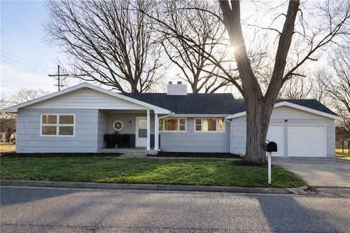 1128 Thompson St, Emporia, KS, 66801-6450 | Card Image