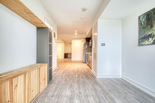 402 - 10 Wilby Cres, Condo with 2 bedrooms, 2 bathrooms and 1 parking in York ON | Image 5
