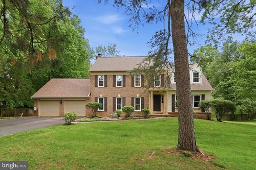11913 Holly Spring Dr, GREAT FALLS, VA, 22066-1212 | Card Image