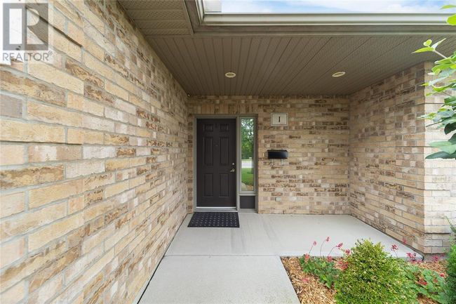 1 - 5969 Townsend Line, House other with 2 bedrooms, 2 bathrooms and null parking in Forest ON | Image 4