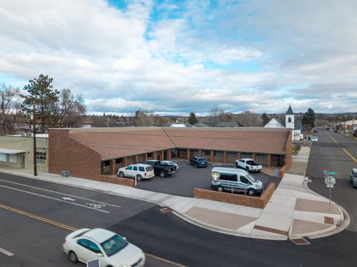 116 Se D St, Madras, OR, 97741-1699 | Card Image