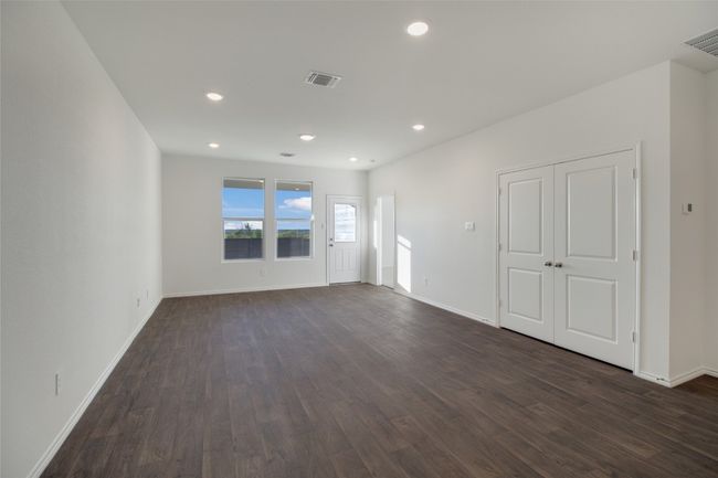 632 Arnold Loop, Townhouse with 3 bedrooms, 2 bathrooms and 2 parking in Uhland TX | Image 6