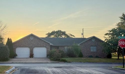 2404 Fruit Station Dr, Mountain Grove, MO, 65711-4011 | Card Image