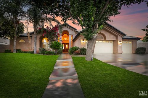 12504 Crown Crest Dr, Bakersfield, CA, 93311-8567 | Card Image