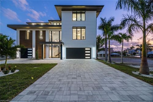 256 Trade Winds Ave, NAPLES, FL, 34108-2327 | Card Image