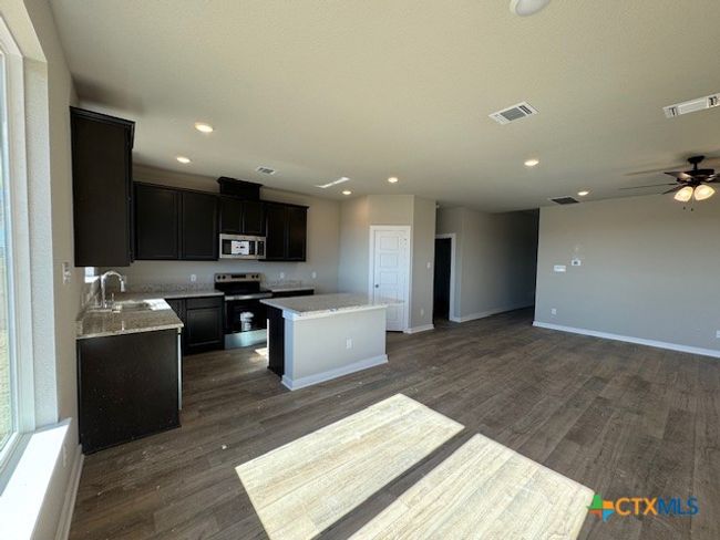 927 James Parker Cir, House other with 3 bedrooms, 2 bathrooms and null parking in Killeen TX | Image 4