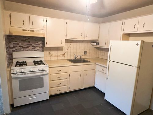 apt-20-126 Mammoth Rd, Hooksett, NH, 03106-1162 | Card Image