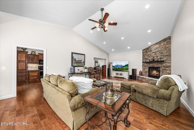 380 Mountain Preserve Pkwy, House other with 3 bedrooms, 2 bathrooms and null parking in Crab Orchard TN | Image 9