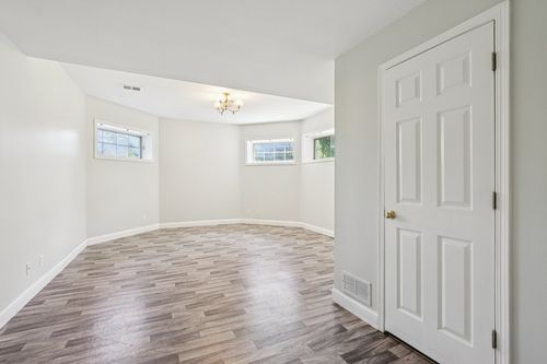 6605 Oakwood Manor Dr, Crystal Lake, IL, 60012-1197 | Card Image